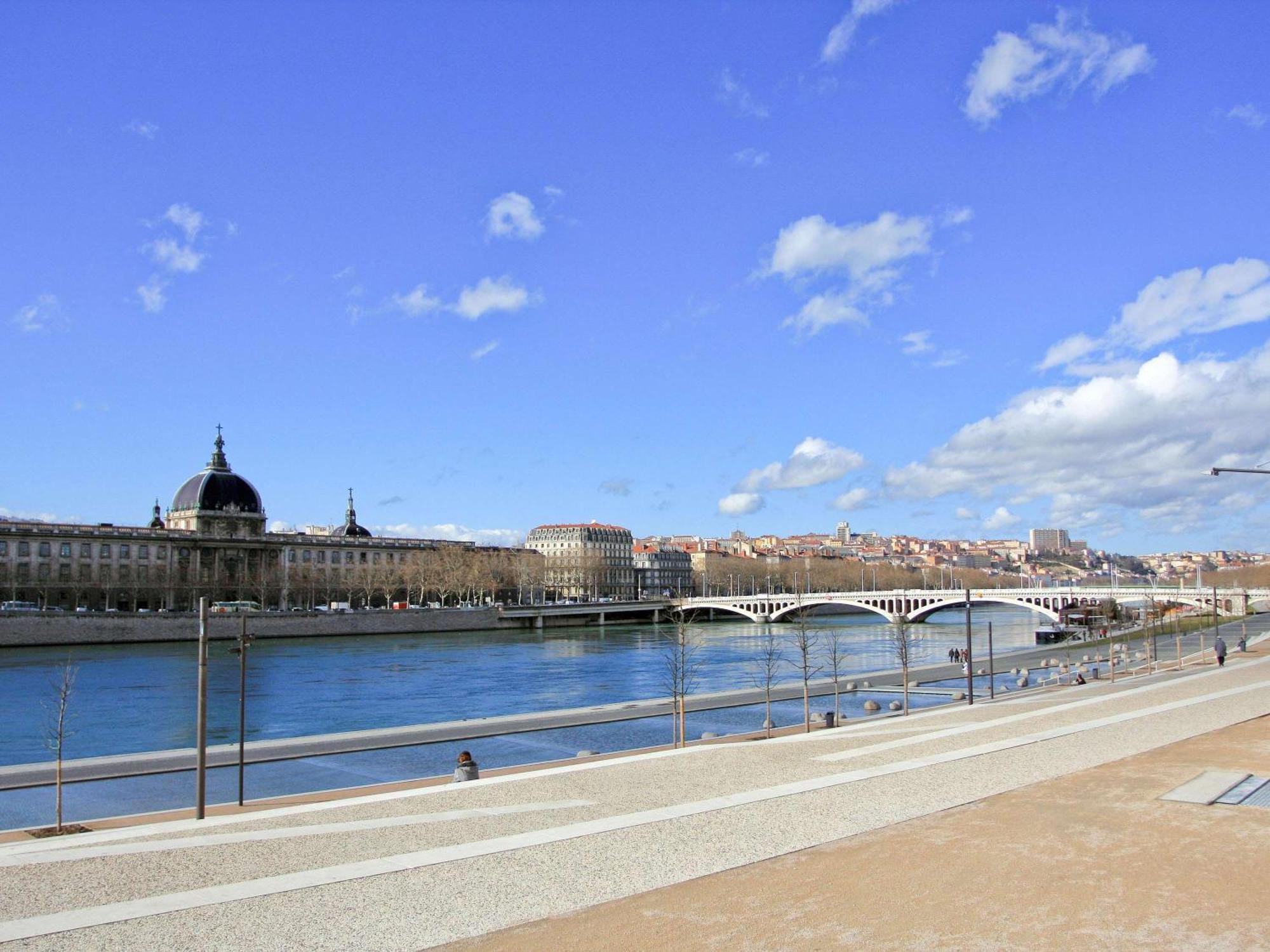 Ibis Budget Lyon Centre Confluence Екстериор снимка